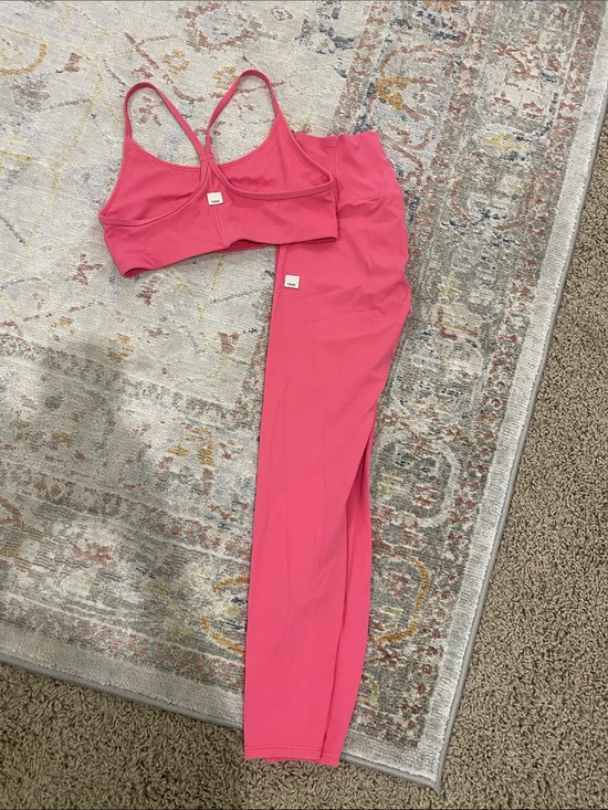 Vuori Pants - Vuori Pink Seamless Sports Bra & Legging Set